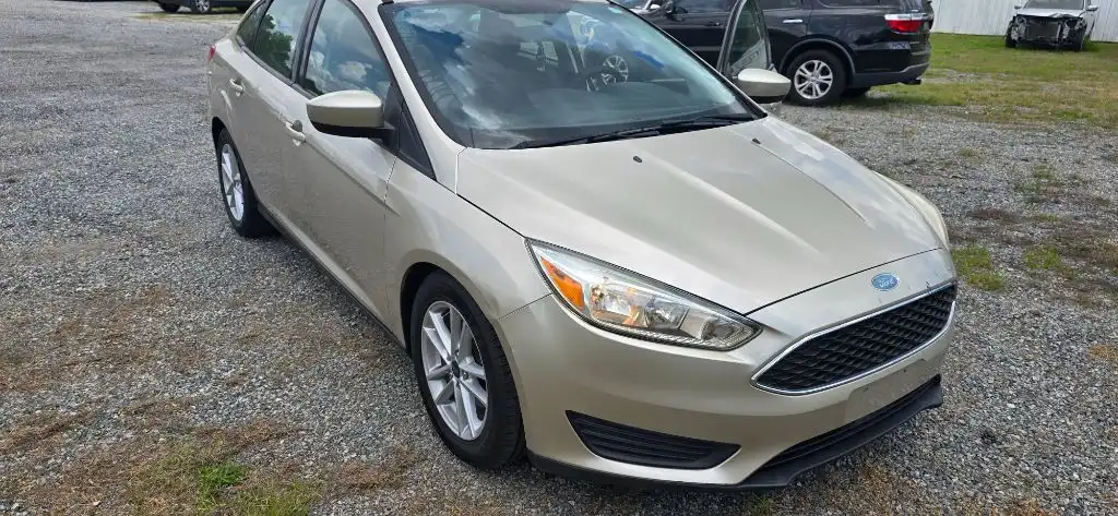 2018 Ford Focus Sedan SE's photo