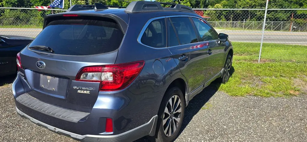 2017 Subaru Outback 2.5i Limited photo 3