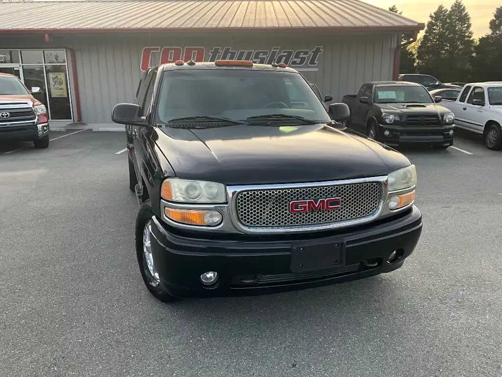 2003 GMC Sierra Denali's photo