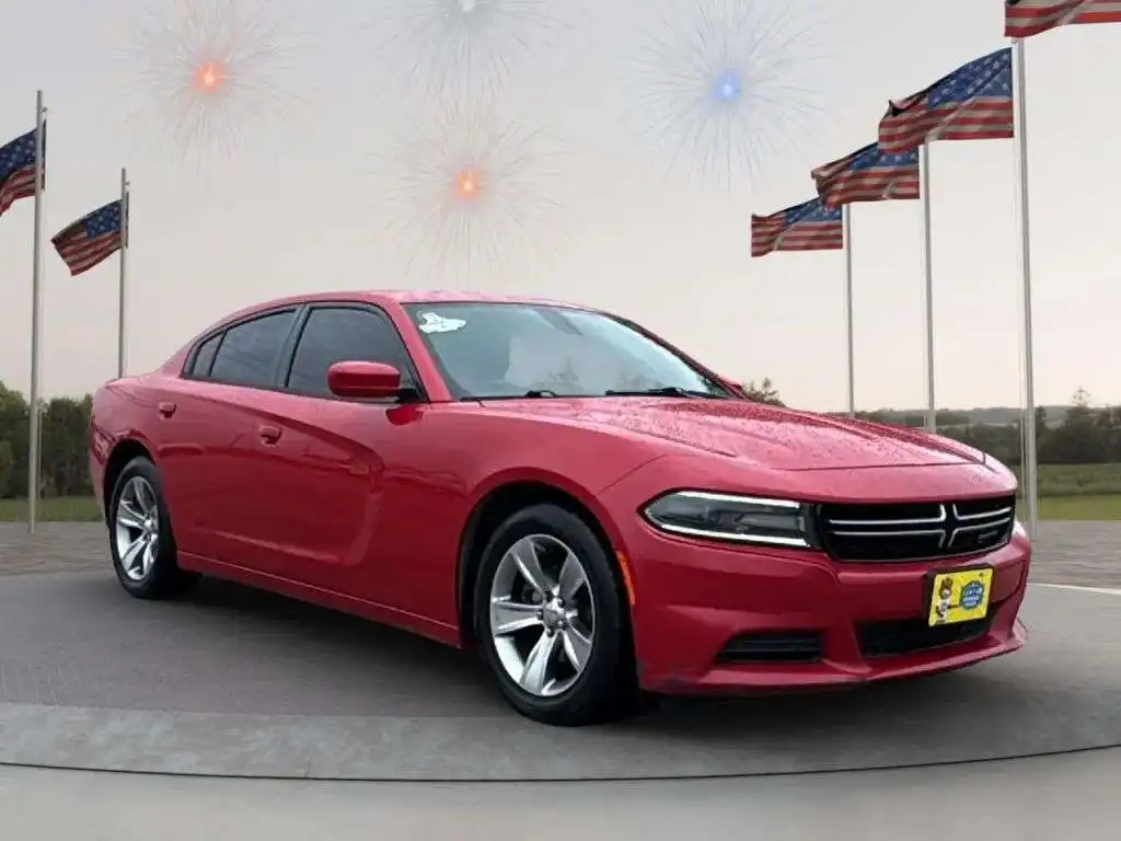 2016 Dodge Charger SE's photo