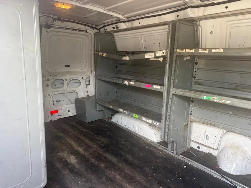 2012 Ford E-Series E-250 Van photo 5