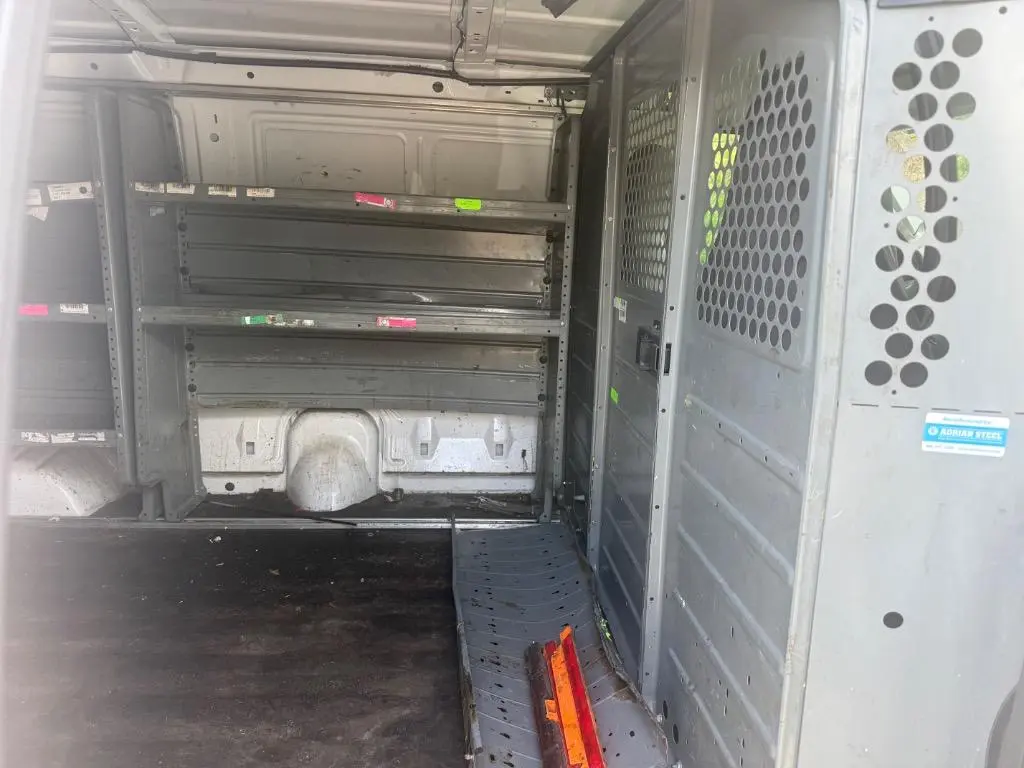 2012 Ford E-Series E-250 Van photo 4