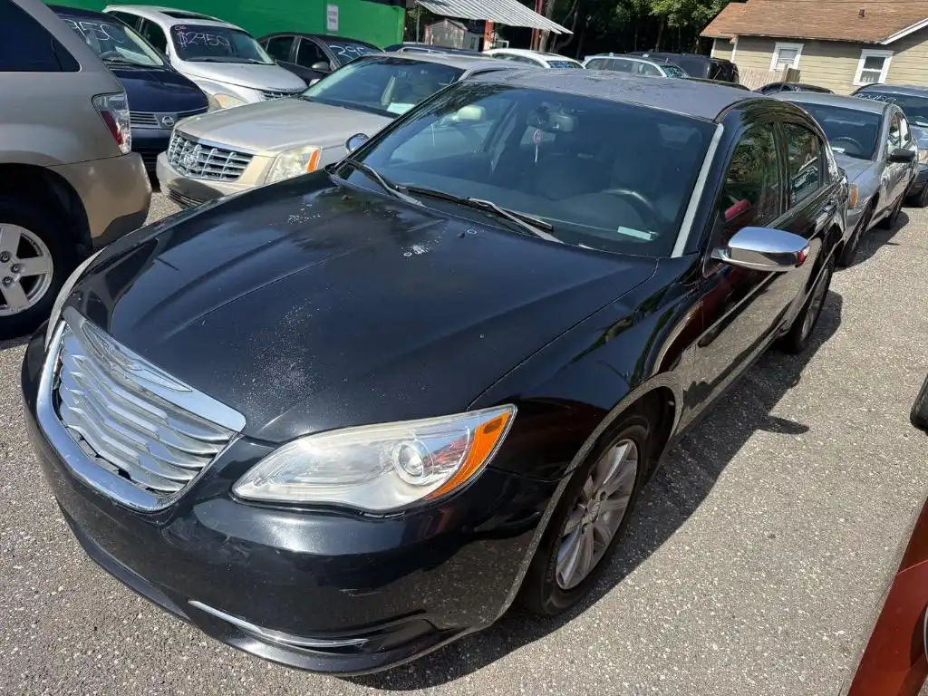 2013 Chrysler 200 Limited's photo