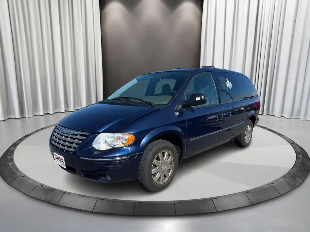 2005 Chrysler Town & Country Limited LWB's photo
