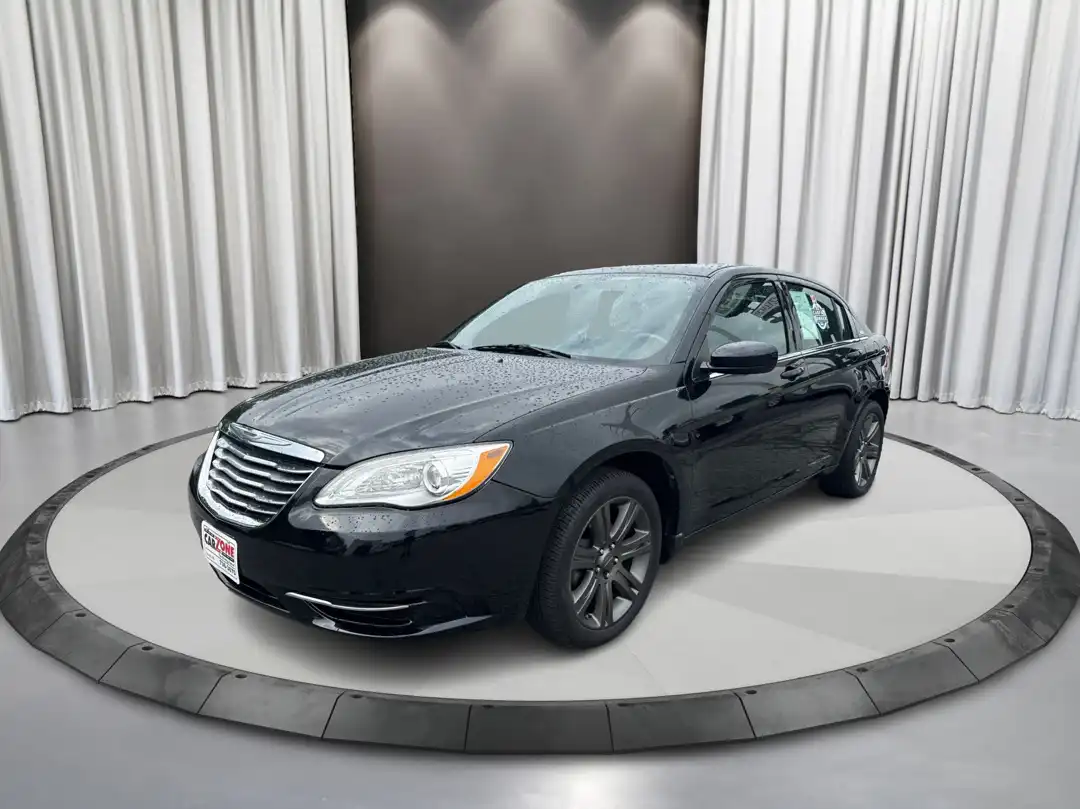 2013 Chrysler 200 Touring's photo