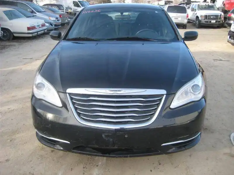 2012 Chrysler 200 Touring's photo