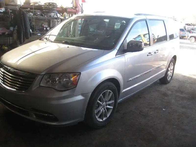 2012 Chrysler Town & Country Touring-L's photo