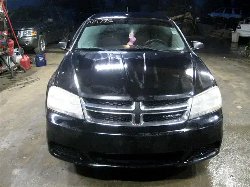 2012 Dodge Avenger SE's photo