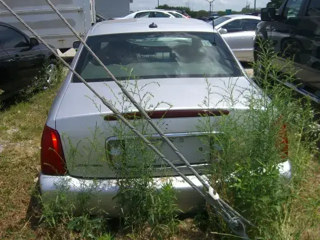2003 Cadillac DeVille Base photo 3