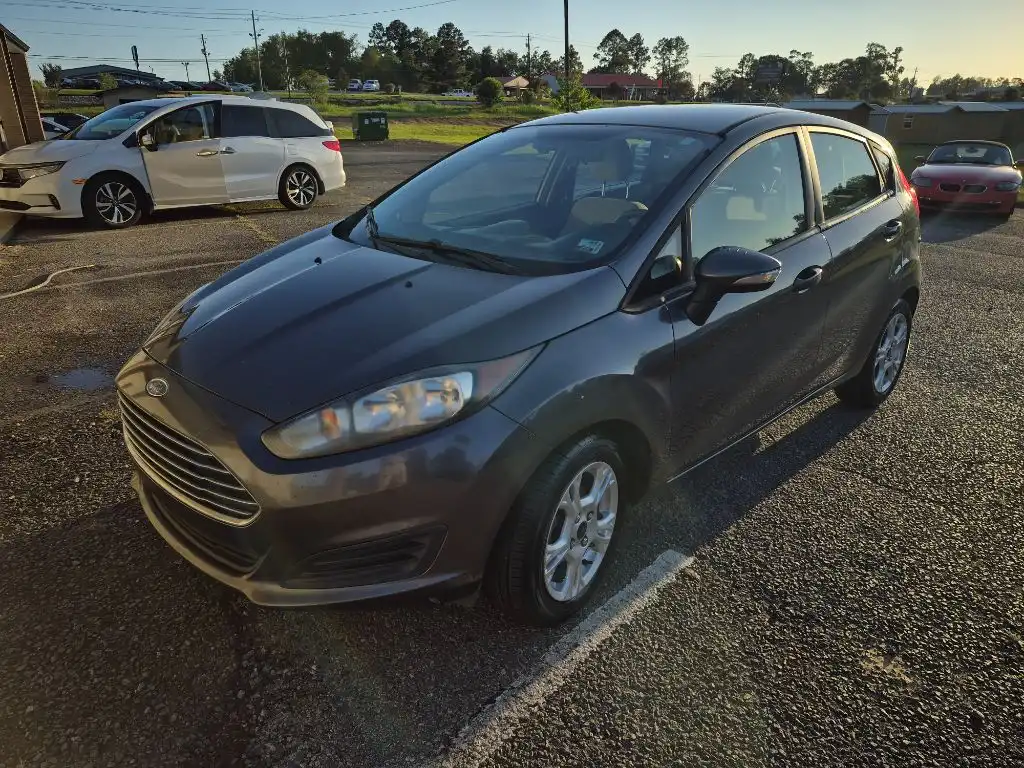 2016 Ford Fiesta SE Hatchback's photo