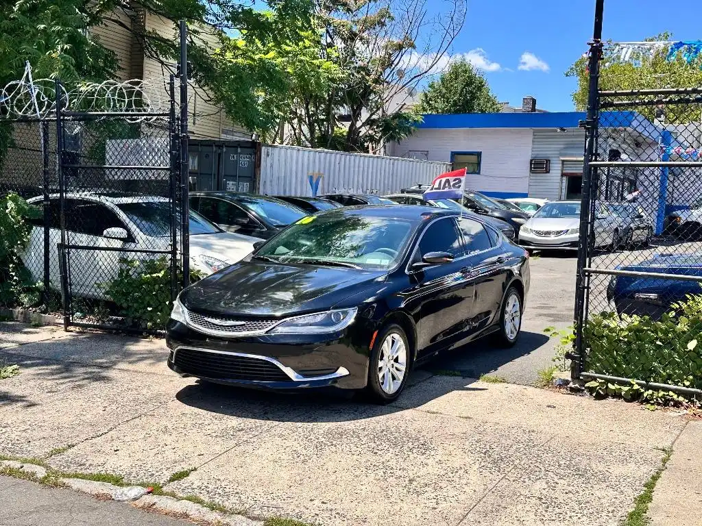 2016 Chrysler 200 Limited's photo