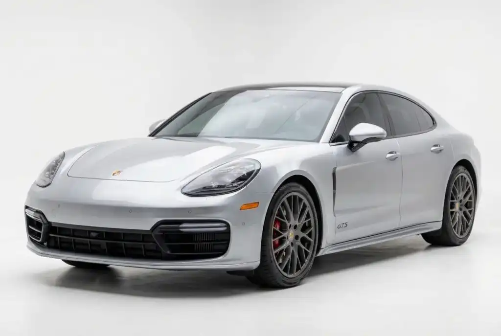 2019 Porsche Panamera GTS's photo