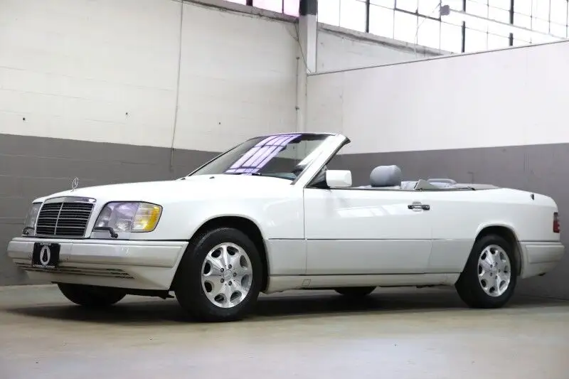 1995 Mercedes-Benz E-Class undefined photo 1