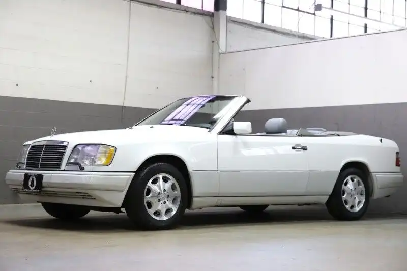 1995 Mercedes-Benz E-Class's photo