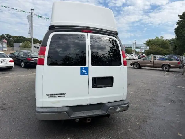 2007 Chevrolet Express 3500 Extended photo 4