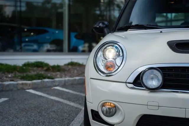 2009 MINI Cooper John Cooper Works Hardtop photo 3