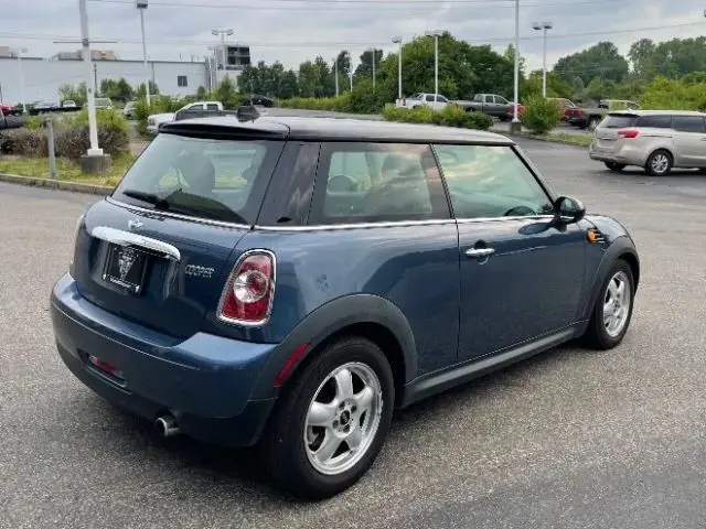 2011 MINI Cooper Base photo 5
