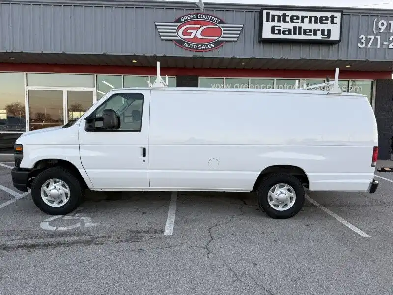 2013 Ford E-Series E-350 Super Duty Extended's photo