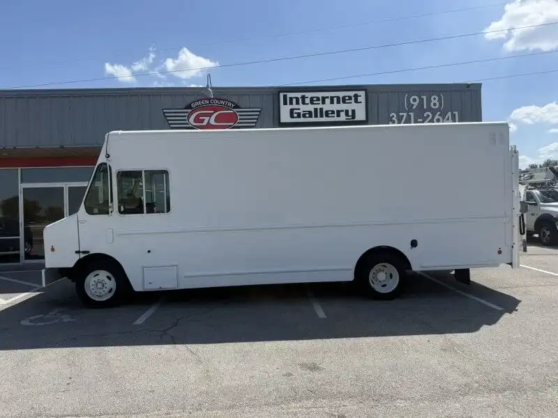 2014 Ford F-53 / F-59 V10 DRW Stepvan w/ Lift Gate's photo