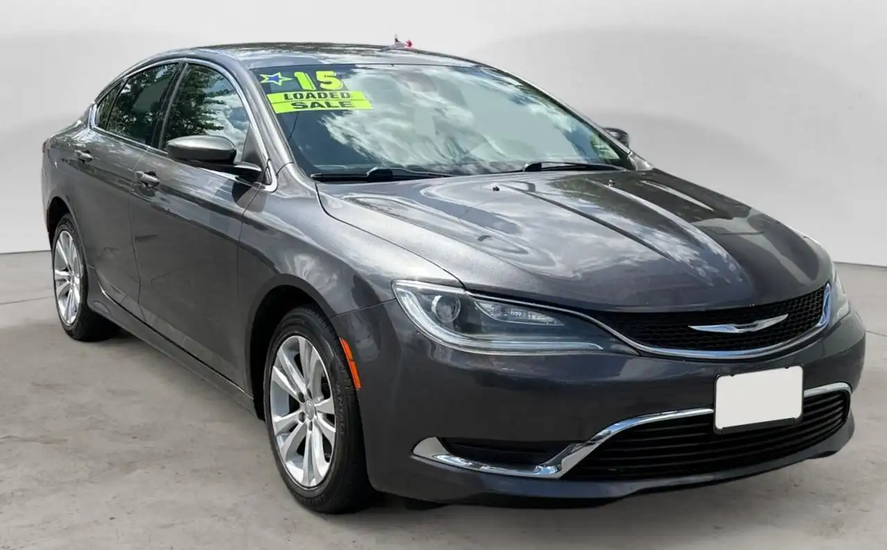 2015 Chrysler 200 Limited's photo