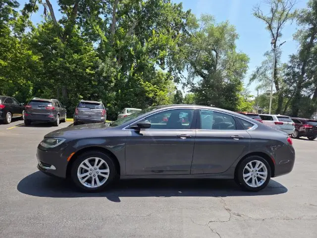 2015 Chrysler 200 Limited photo 5
