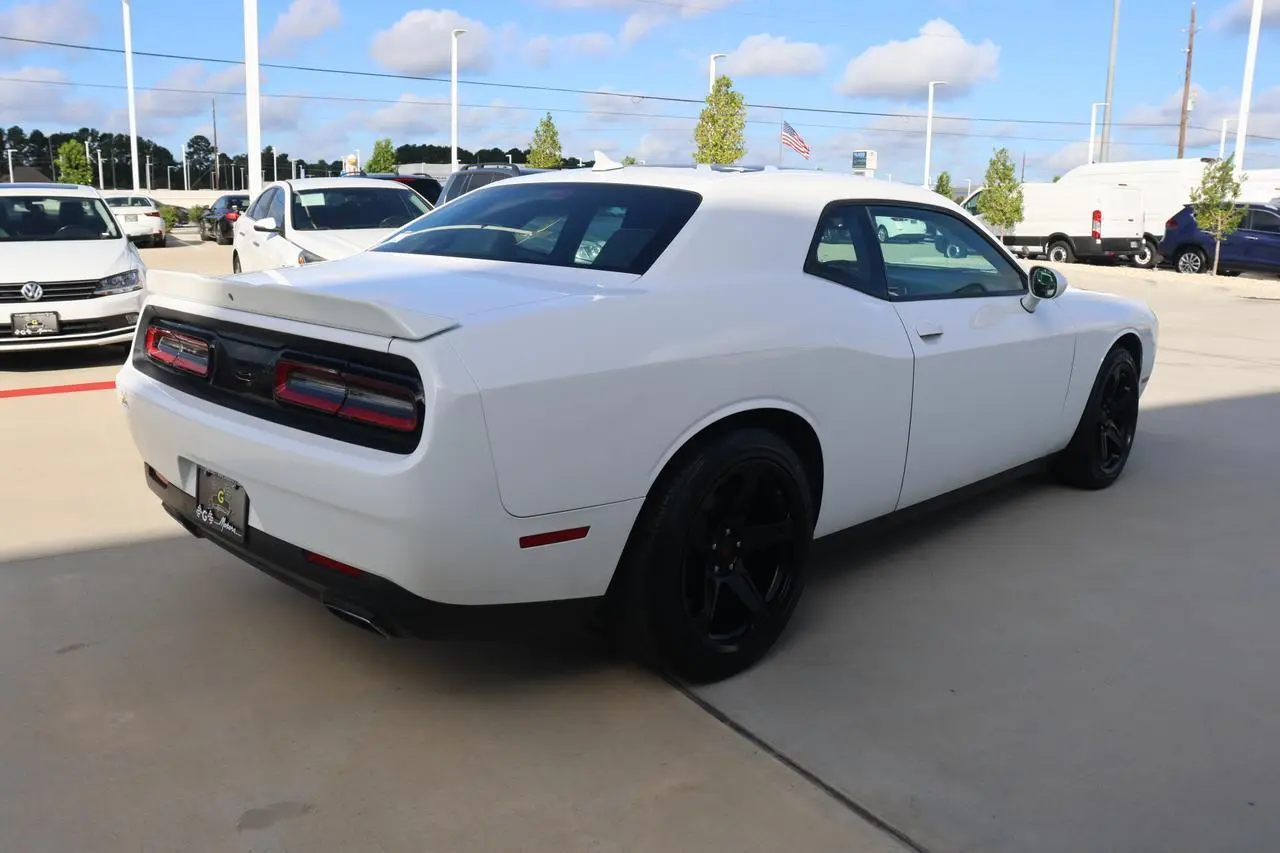 2015 Dodge Challenger SXT Plus photo 5