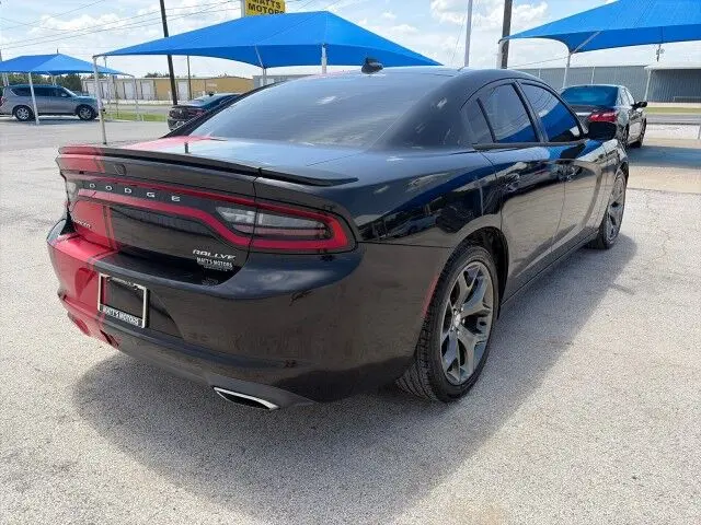 2015 Dodge Charger SXT photo 5