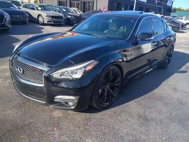 2015 INFINITI Q70 5.6 AWD's photo