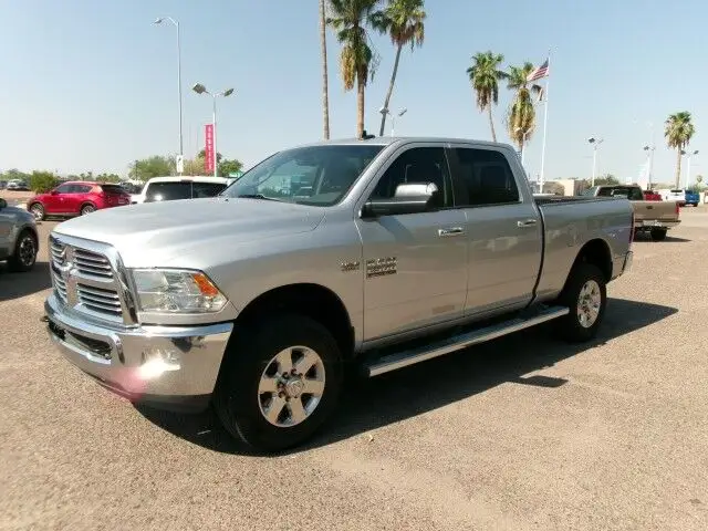 2015 RAM 2500 SLT 4X4 Crew Cab SWB photo 1