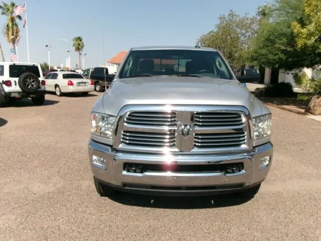 2015 RAM 2500 SLT 4X4 Crew Cab SWB photo 4
