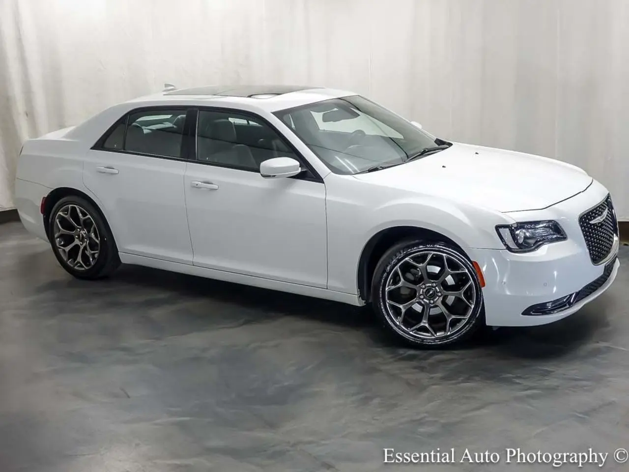2016 Chrysler 300 S photo 4