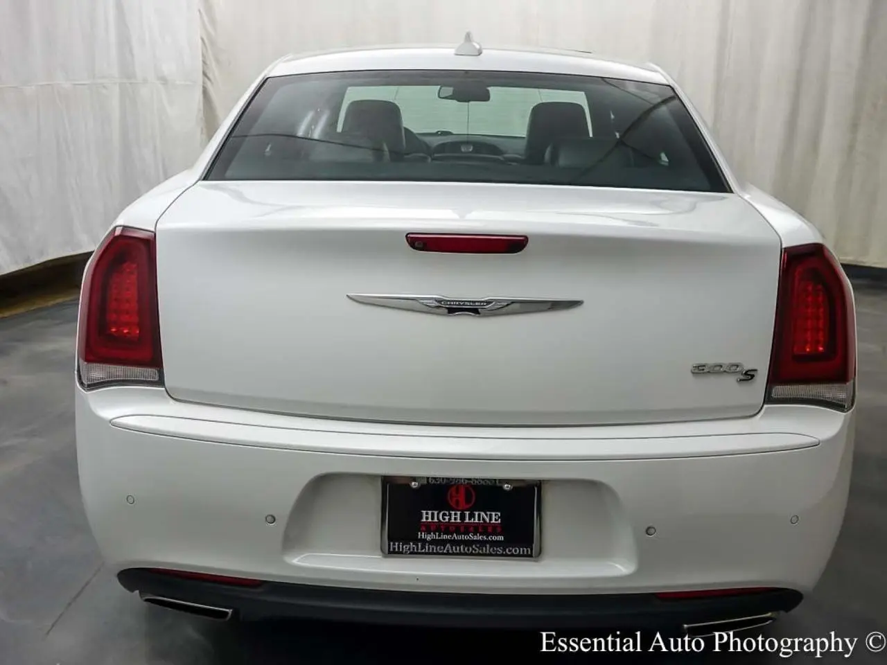 2016 Chrysler 300 S photo 5
