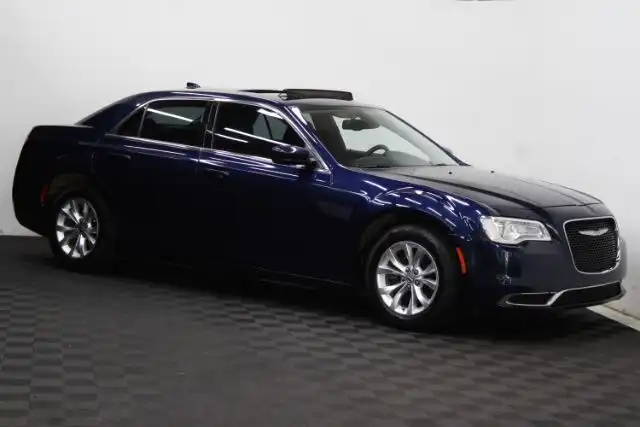 2016 Chrysler 300 Limited's photo