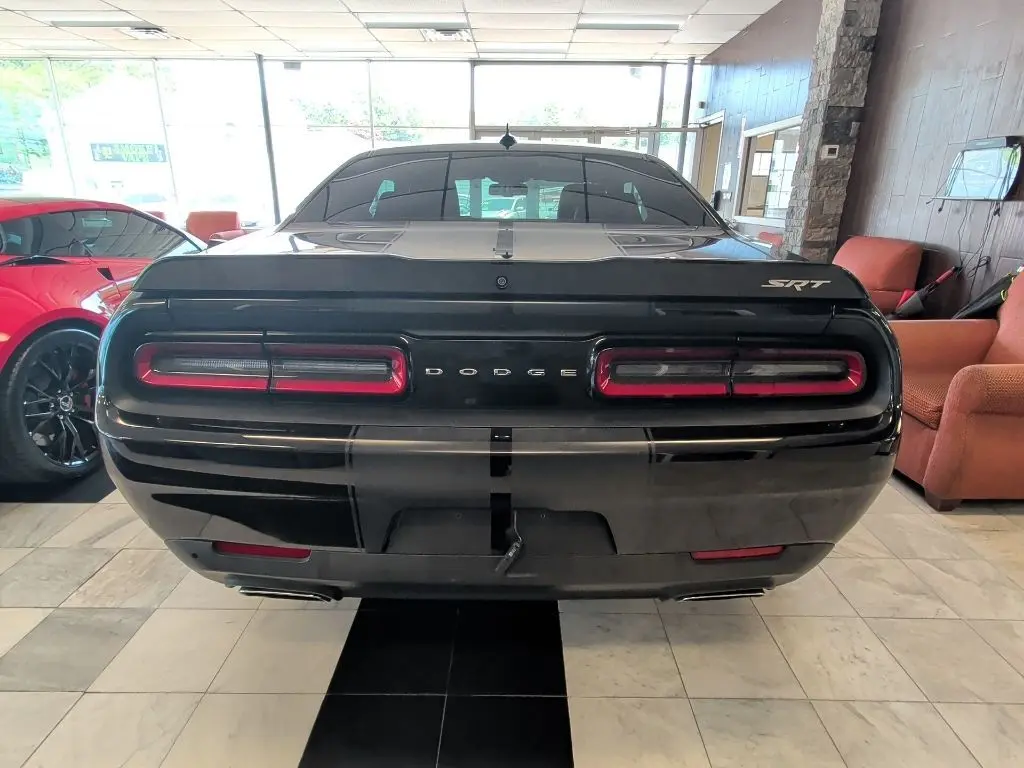 2016 Dodge Challenger SRT 392 photo 4