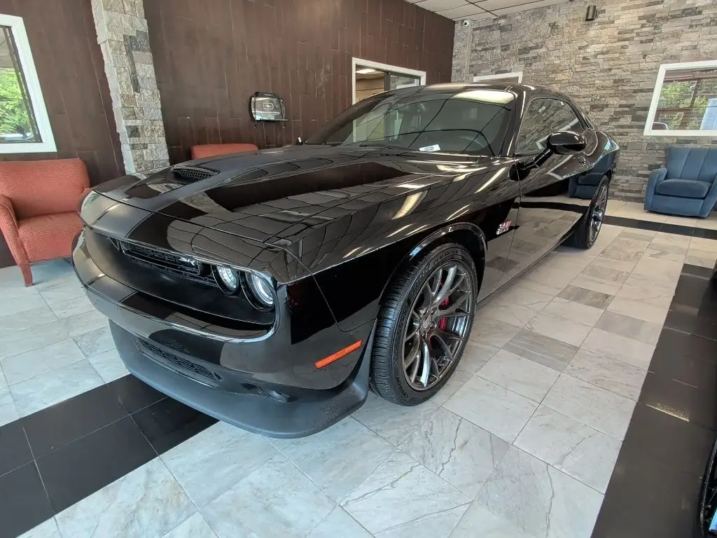 2016 Dodge Challenger SRT 392 photo 1