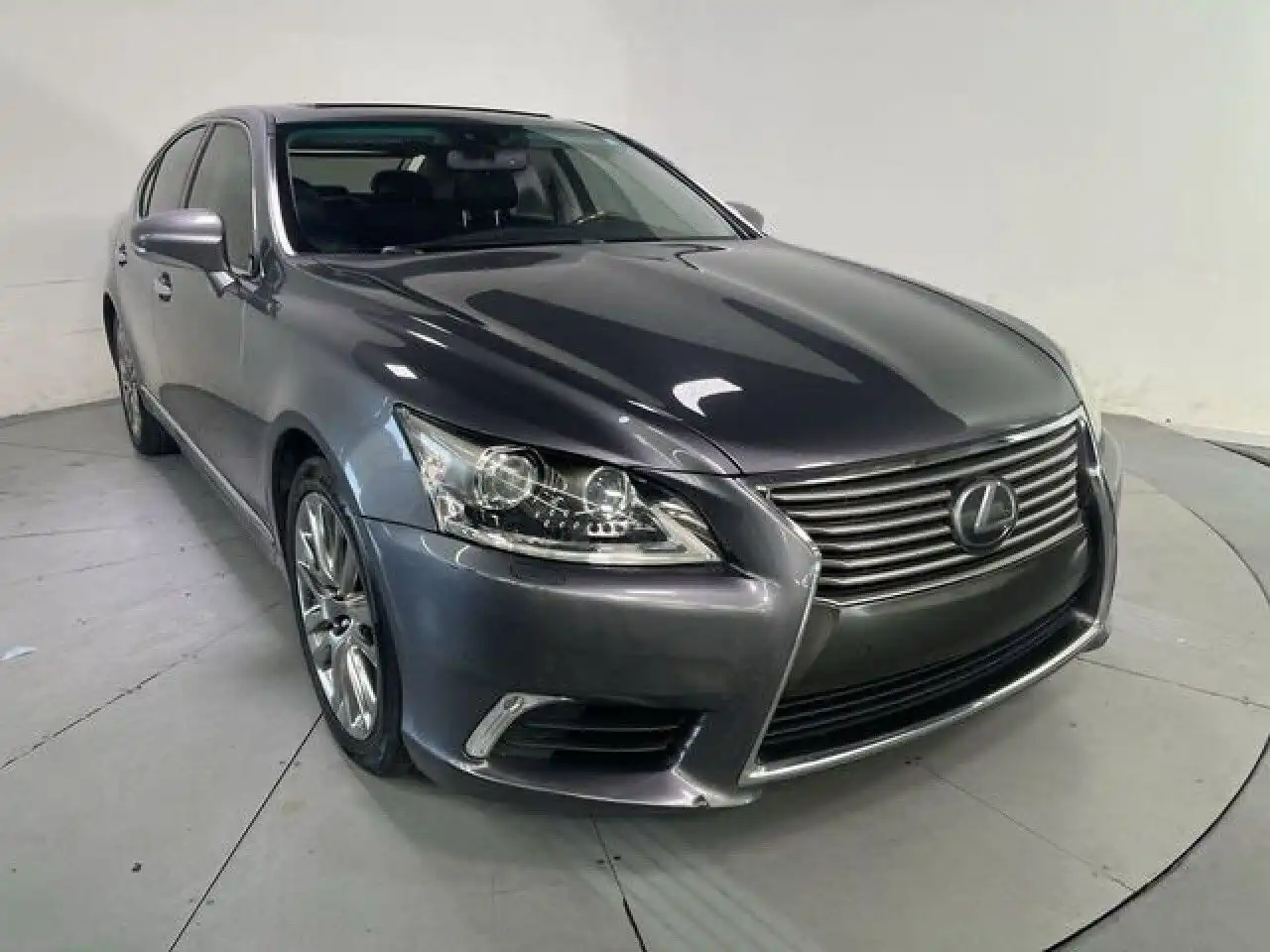 2016 Lexus LS 500 460's photo