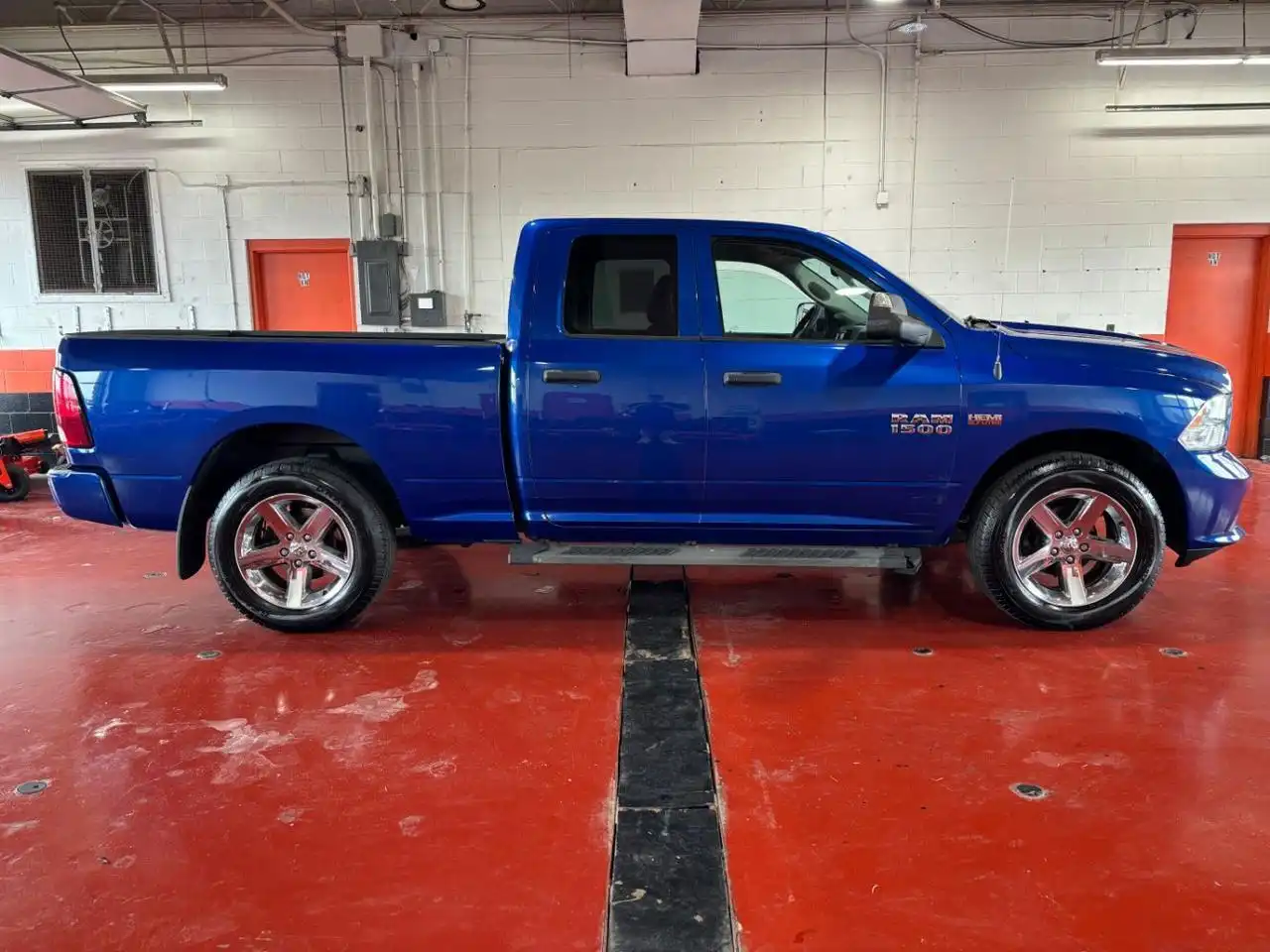 2016 RAM 1500 Express 4x4 Quad Cab 6'4's photo