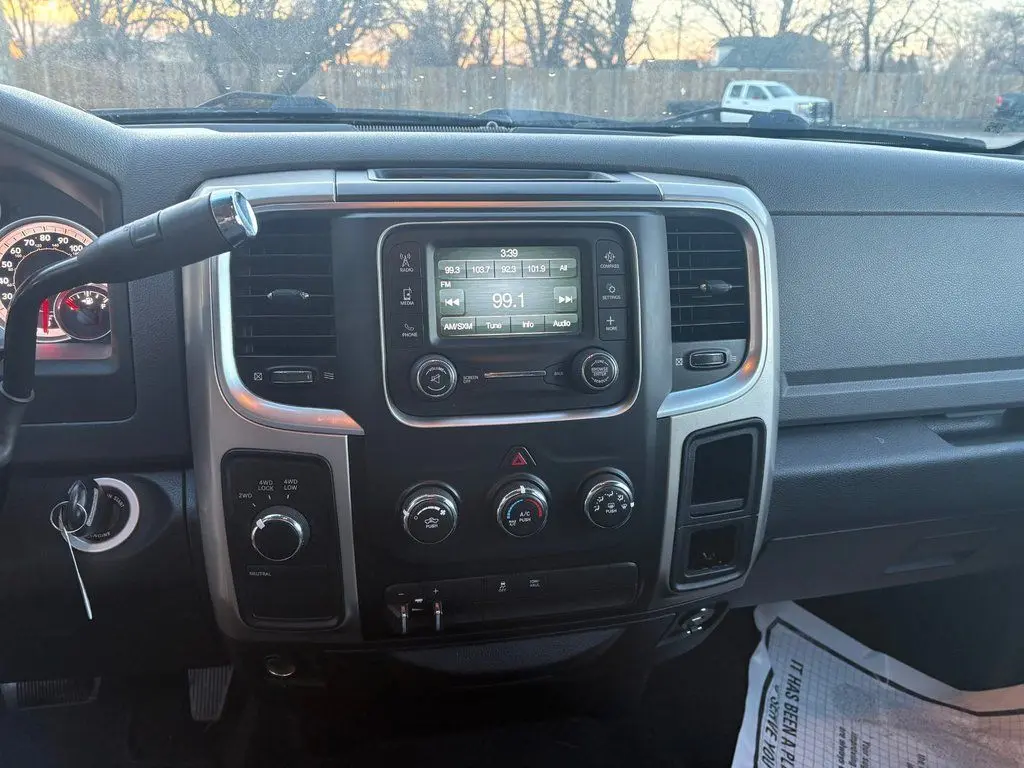 2016 RAM 2500 SLT 4x4 Mega Cab photo 3