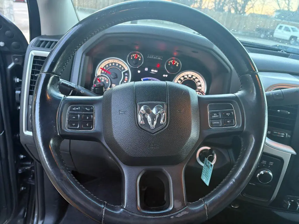 2016 RAM 2500 SLT 4x4 Mega Cab photo 4