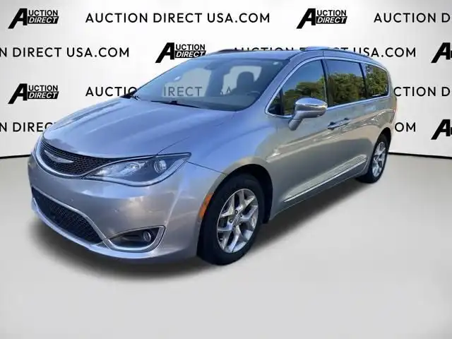 2017 Chrysler Pacifica Limited's photo