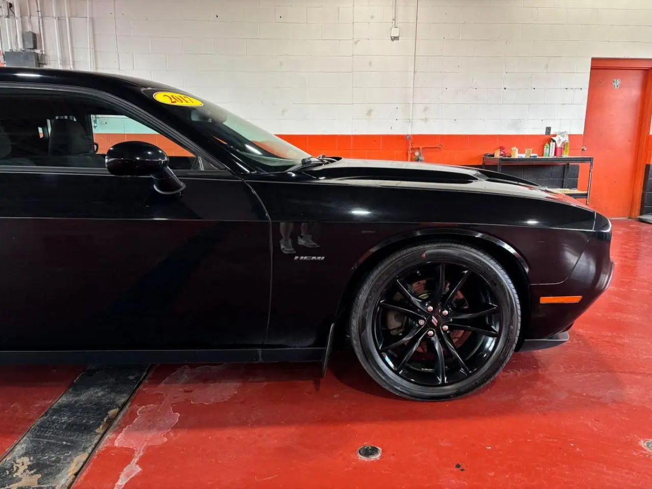 2017 Dodge Challenger R/T photo 5
