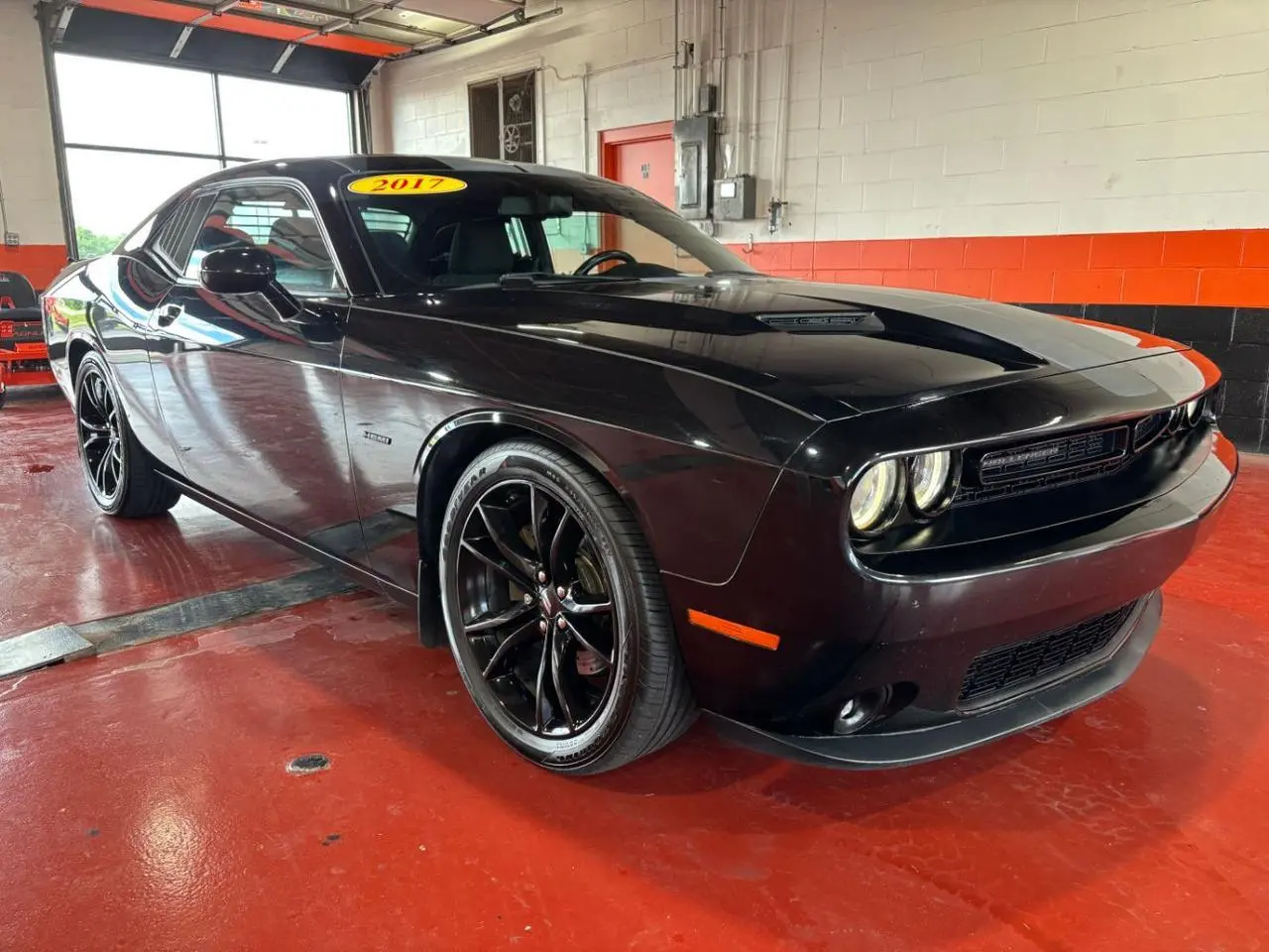 2017 Dodge Challenger R/T photo 4