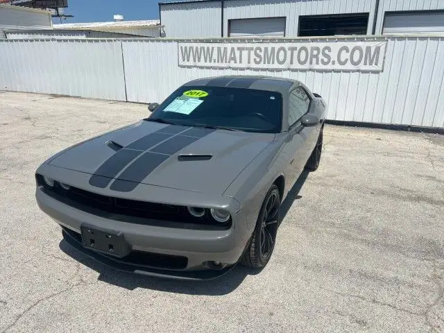 2017 Dodge Challenger R/T photo 1