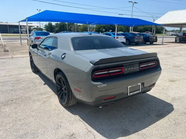 2017 Dodge Challenger R/T photo 3