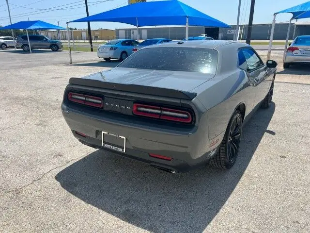 2017 Dodge Challenger R/T photo 4