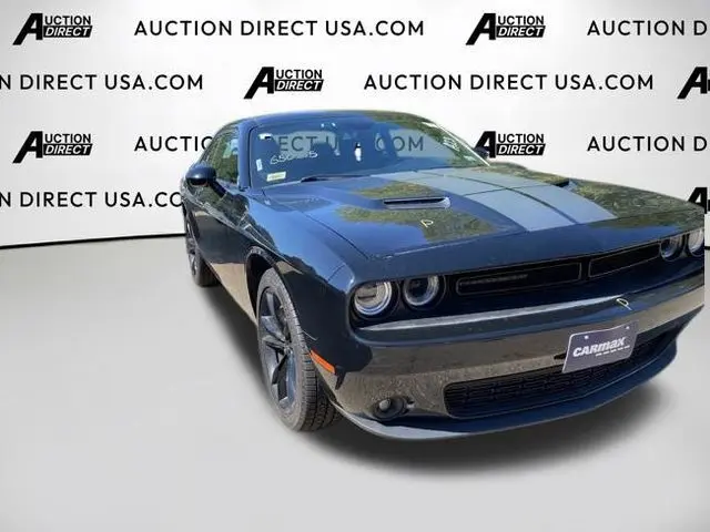 2017 Dodge Challenger SXT photo 3