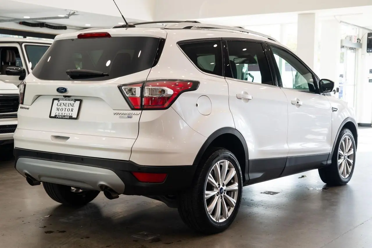 2017 Ford Escape Titanium 4WD photo 4