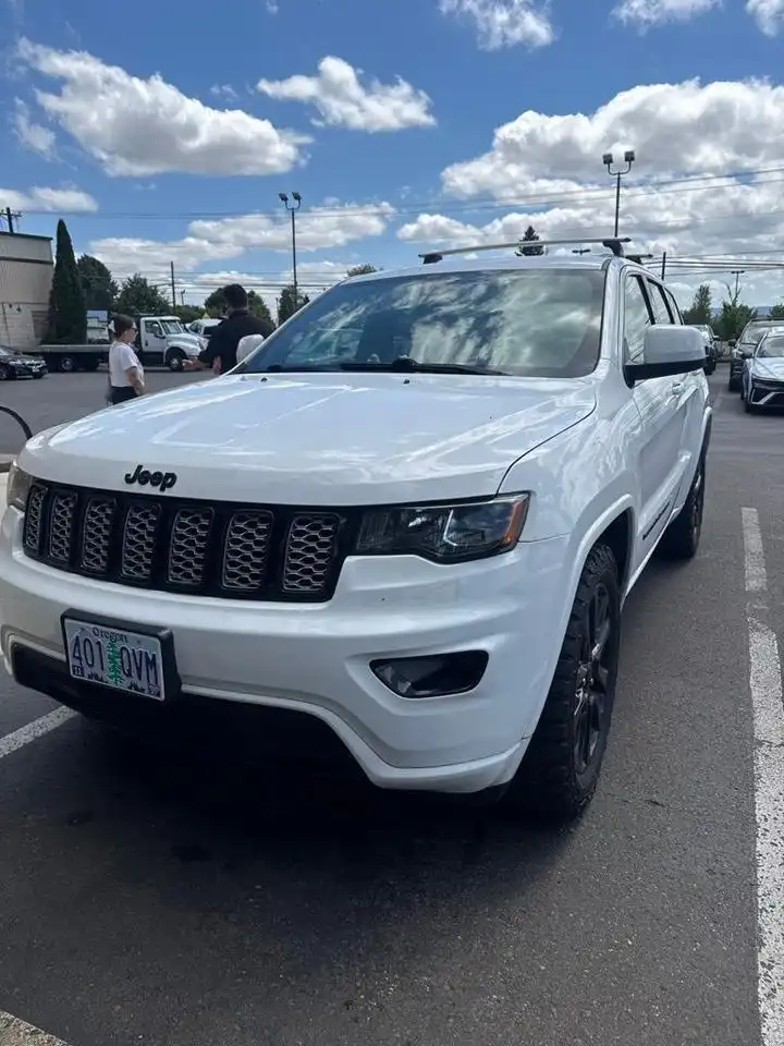 2017 Jeep Grand Cherokee Altitude 4WD's photo