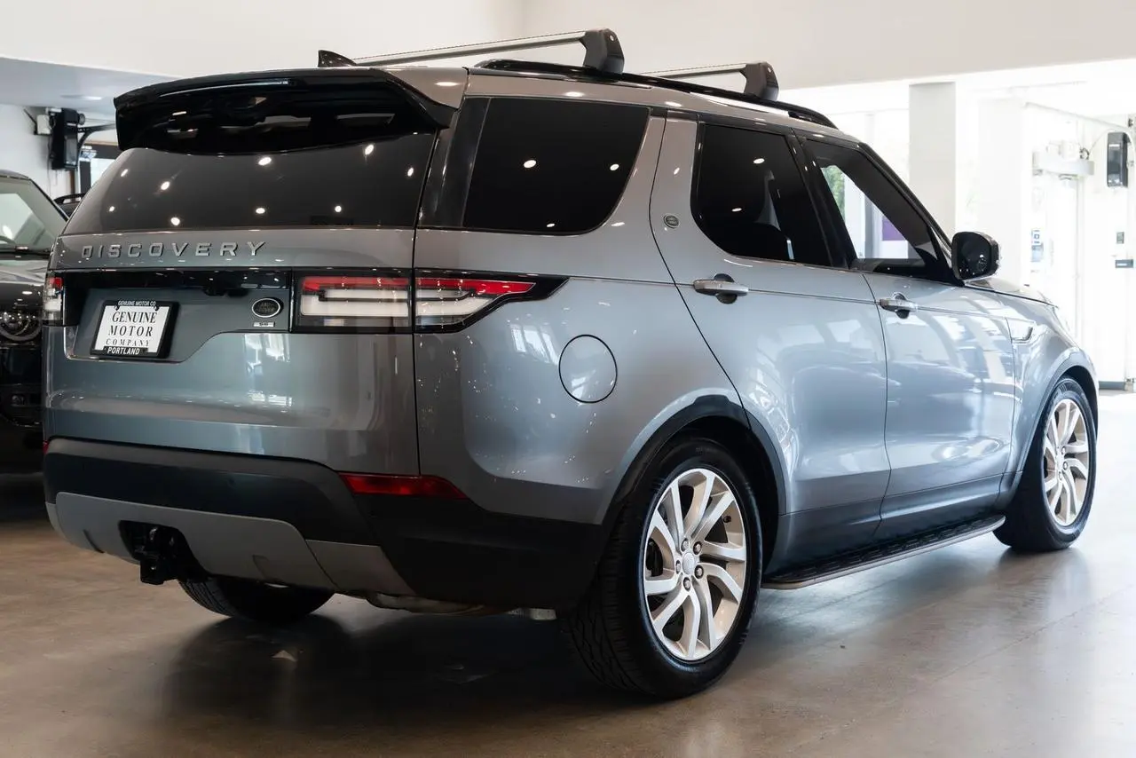 2017 Land Rover Discovery SE photo 4