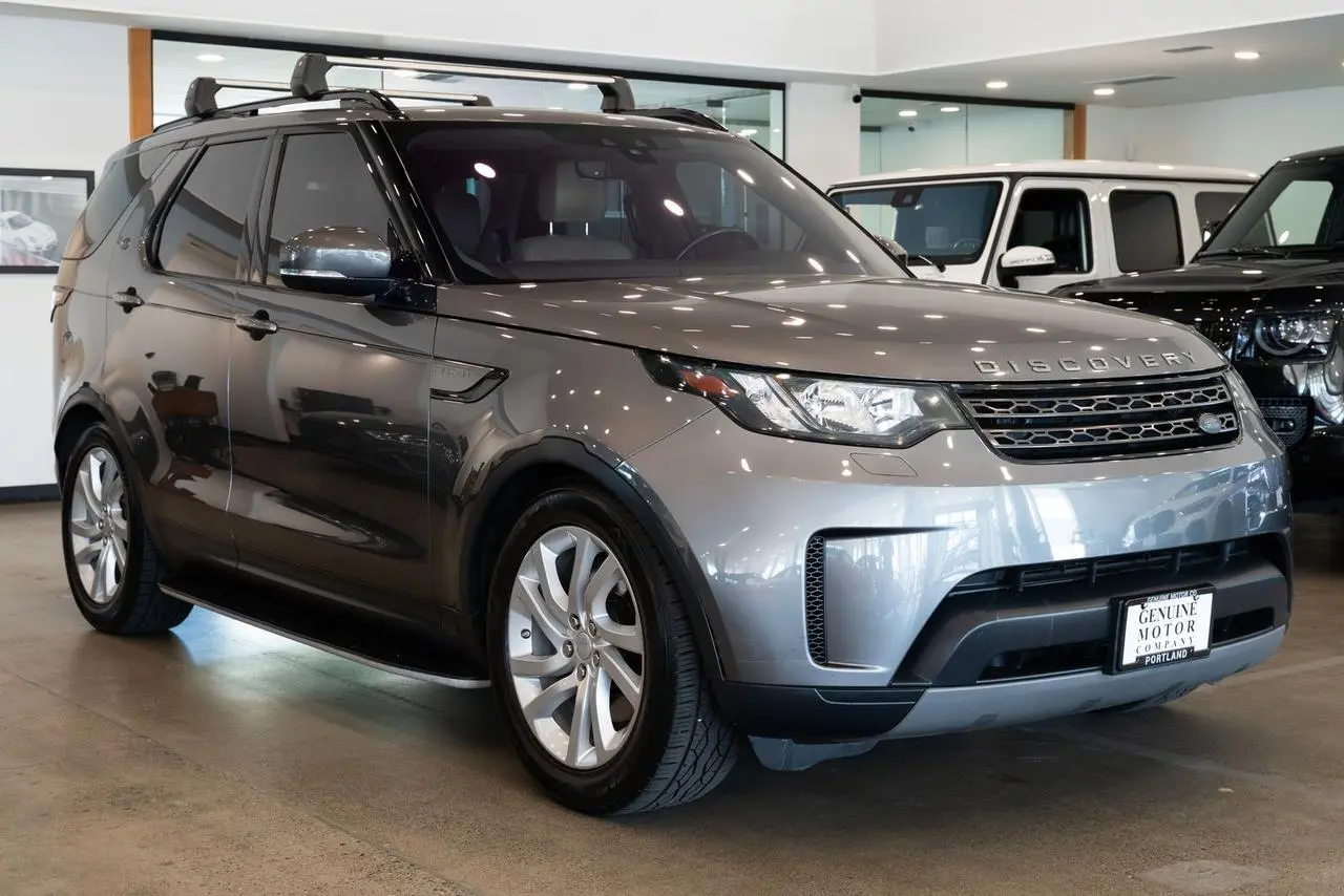 2017 Land Rover Discovery SE photo 3